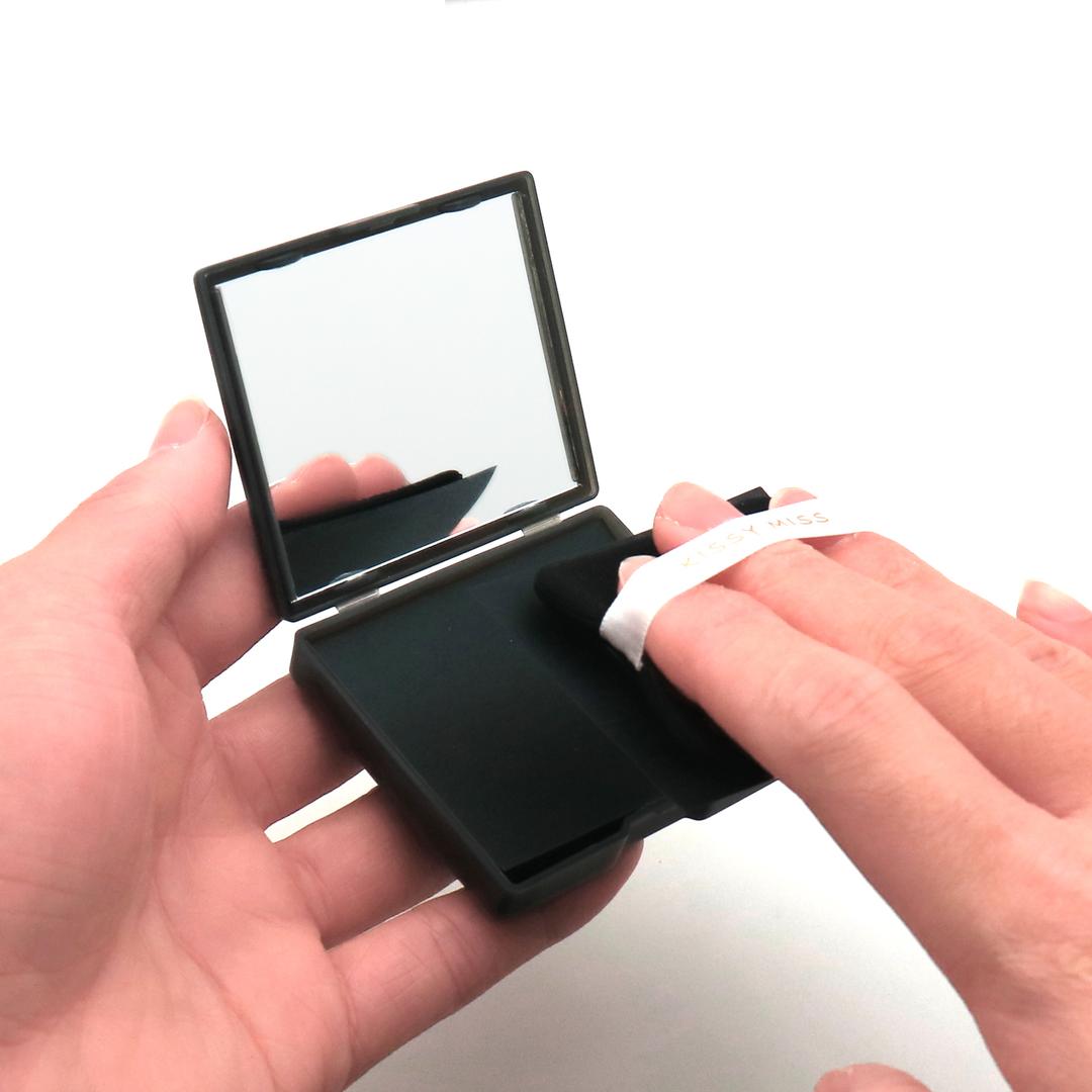Effortlessly Matte with Compact Puff Oil-Absorbing Paper